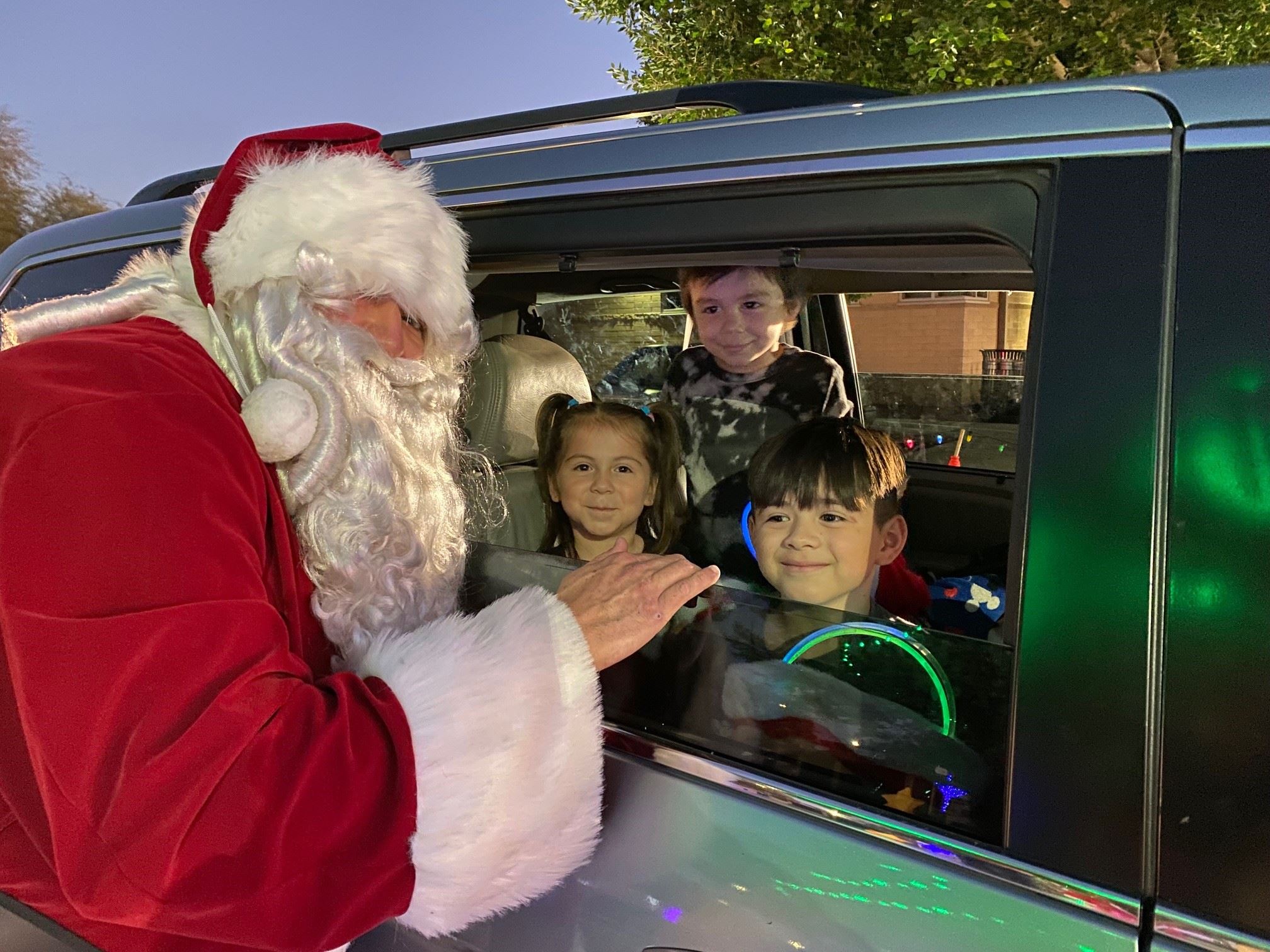 Santa and smiling kiddos